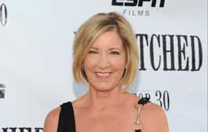 Tennis Legend Chris Evert In Action Wallpaper