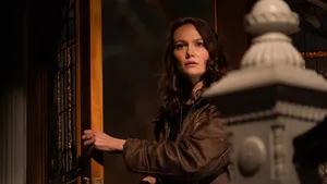 Tense_ Moment_ At_ Doorway_ Halloween_ Ends Wallpaper