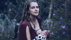 Teresa Palmer Breastfeeding Baby Wallpaper