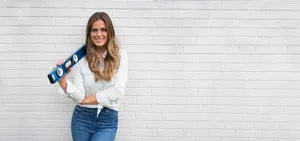 The Bachelorette Jojo Fletcher Holding Panel Wallpaper
