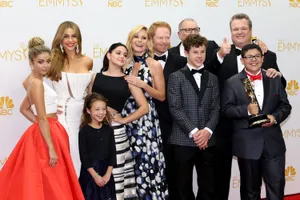 The Cast Of Modern Family At 2014 Emmys Wallpaper