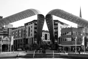 The Contrast Of Urban Life Wallpaper