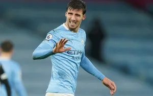 The Famous Ruben Dias Running Wallpaper