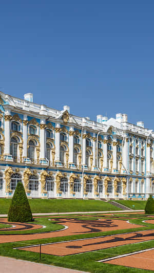 The Glorious Catherine Palace Nestled In Verdant Greenery Wallpaper
