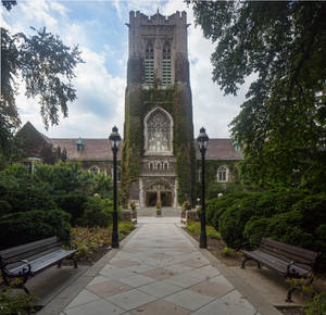 The Grand Entrance Of Lehigh University's Alumni Memorial Building. Wallpaper