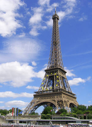 The Iconic Eiffel Tower In Paris, France Wallpaper