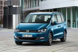The Luxurious Volkswagen Sharan In Motion Wallpaper