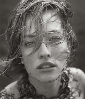 The Mesmerizing Tatjana Patitz Posing For A Photoshoot Wallpaper