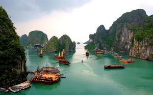 The Spectacular Scenery Of Halong Bay Wallpaper
