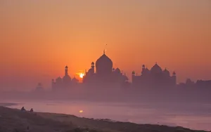The Taj Mahal's Silhouette Wallpaper