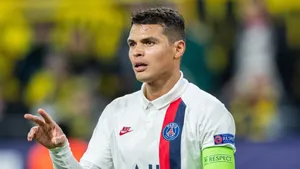 Thiago Silva Pointing Directions Wallpaper