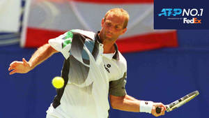 Thomas Muster Concentratedly Eyeing The Tennis Ball Wallpaper