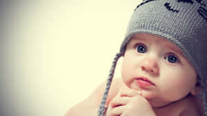 Thoughtful Babyin Knitted Hat Wallpaper