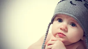 Thoughtful Babyin Knitted Hat Wallpaper