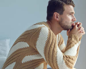 Thoughtful Manin Striped Sweater Wallpaper