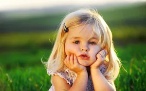 Thoughtful Toddlerin Sunset Light Wallpaper