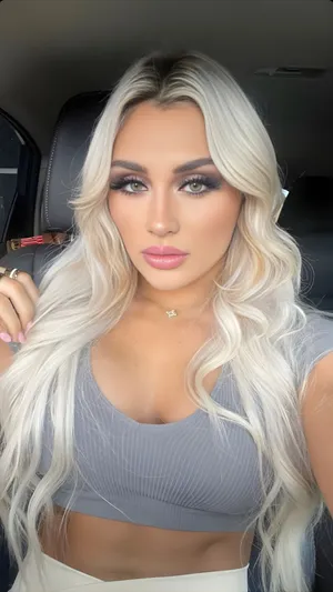 Tiffany Stratton Glamorous Look Wallpaper