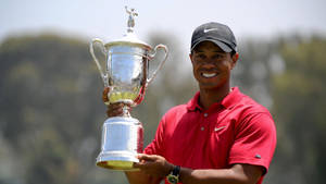 Tiger Woods 2008 Us Trophy Wallpaper