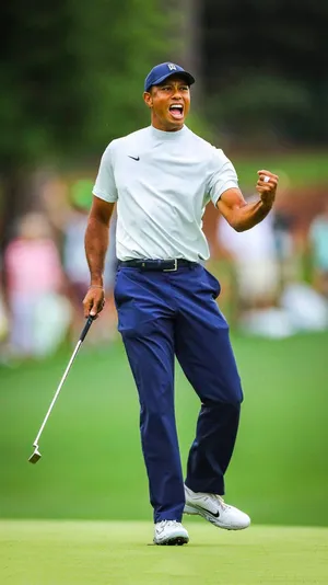 Tiger Woods Iphone Goal Unlocked Wallpaper