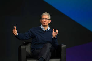 Tim Cook Tv Interview Personality Wallpaper