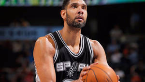 Tim Duncan Ball Turn Wallpaper