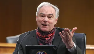 Tim Kaine Holding Out Hand Wallpaper