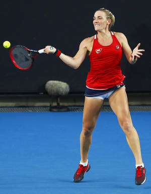 Timea Babos Easily Returning Serve Wallpaper