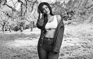 Timeless Elegance - A Black And White Portrait Of A Celebrity Wallpaper