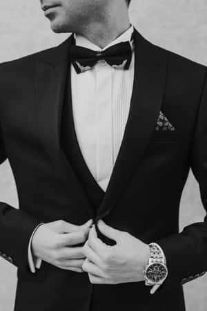 Timeless Elegance In Men's Fashion Wallpaper