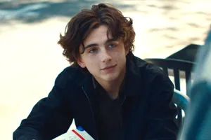 Timothée Chalamet All Black Outfit Wallpaper