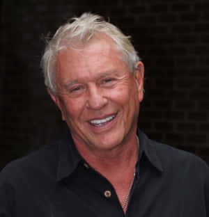 Tom Berenger Posing For A Photoshoot Wallpaper