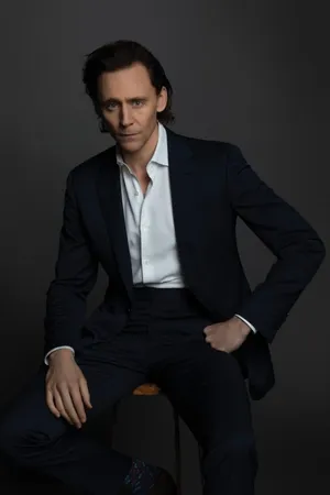 Tom Hiddleston For M2 Australia Wallpaper