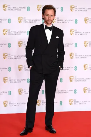 Tom Hiddleston Red Carpet Look Wallpaper