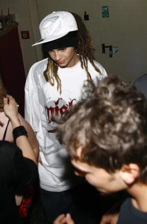 Tom Kaulitz Casual Encounter Wallpaper