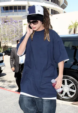 Tom_ Kaulitz_ Casual_ Outdoor_ Style Wallpaper