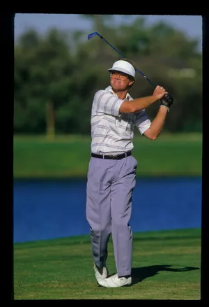 Tom Kite In Lake Golf Course Wallpaper