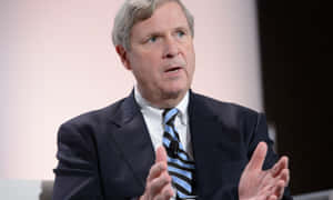 Tom Vilsack Speaking To A Group Wallpaper