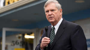 Tom Vilsack Speaks During A Press Conference Wallpaper