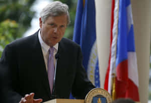 Tom Vilsack Talking Close-up Wallpaper