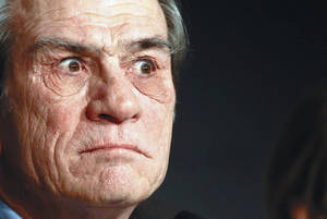 Tommy Lee Jones Glaring Eyes Wallpaper