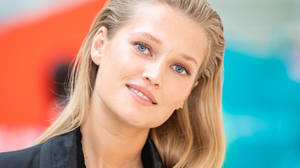 Toni Garrn Turquoise Blue Eyes Wallpaper