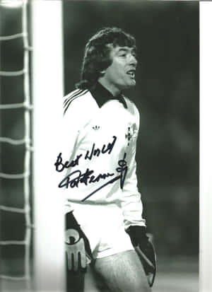 Tottenham Hotspur Goalkeeper Pat Jennings Monochrome Portrait Wallpaper