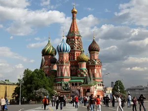Tourists At Saint Basil's Cathedral Wallpaper