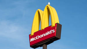 Towering Mcdonald's Sign Wallpaper