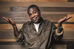 Tracy Morgan Poses Charismatic At The Backdrop Of New York City. Wallpaper