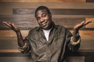Tracy Morgan Poses Charismatic At The Backdrop Of New York City. Wallpaper