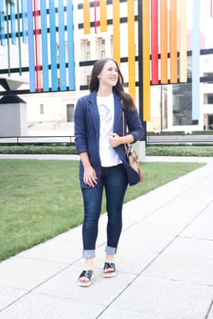 Traditional Navy Blue Blazer To Elevate Your Look Wallpaper