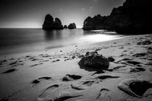 Tranquil Black And White Beach Landscape Wallpaper