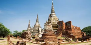 Tranquil Sunrise At Ayutthaya Historical Park Wallpaper