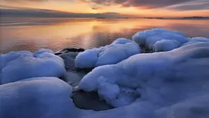 Tranquil Winter Beach Sunrise Wallpaper